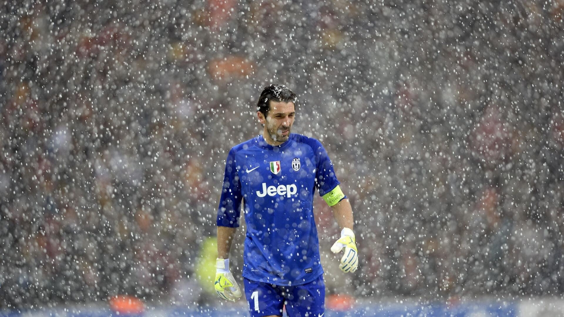 球队在训练营中通过技术分解提高球员表现，球队怎么训练