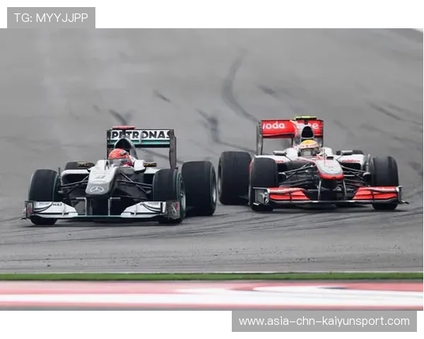 F1雨战混乱，五车连撞赛道封锁