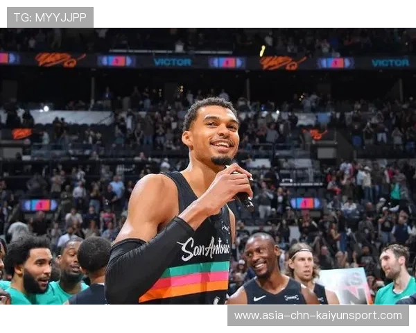 文班亚马贡献8次盖帽,马刺内线筑起钢铁墙